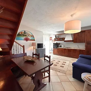 Italia 90 Two Levels Apartment