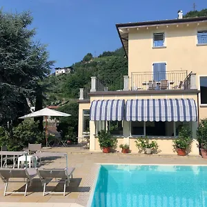 Eden Jacuzzi Pool Bed & Breakfast